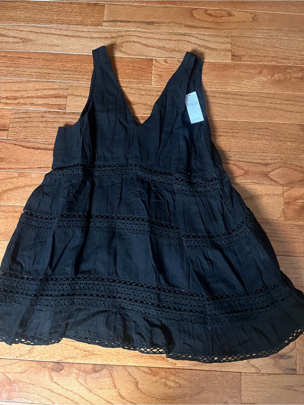 American Eagle black V-Neck Crochet Trim Tank medium